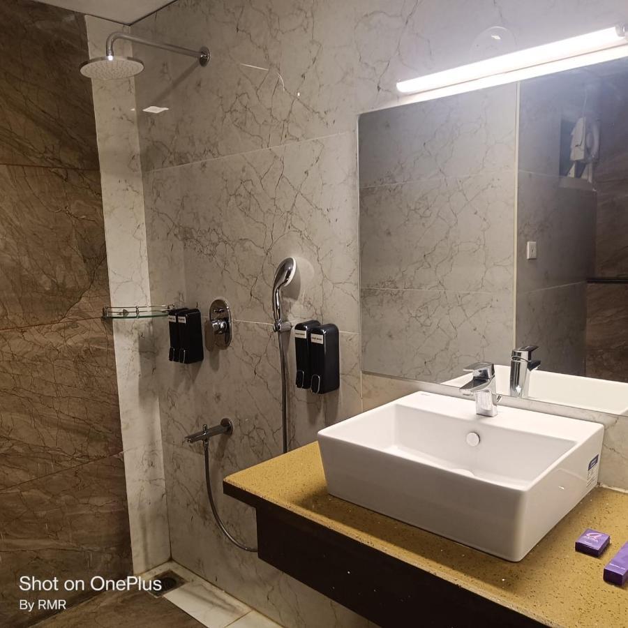 Astra Hotels & Suites Whitefield Near To Nallurahalli Metro Station And Ktpo Bangalore Esterno foto