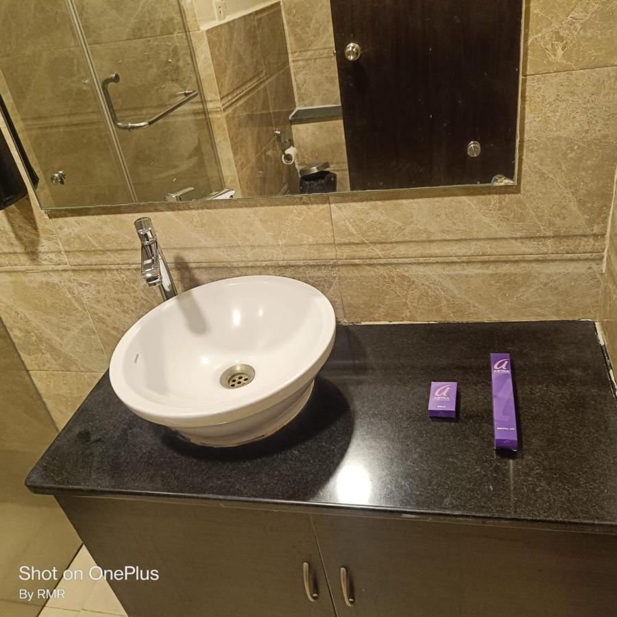 Astra Hotels & Suites Whitefield Near To Nallurahalli Metro Station And Ktpo Bangalore Esterno foto