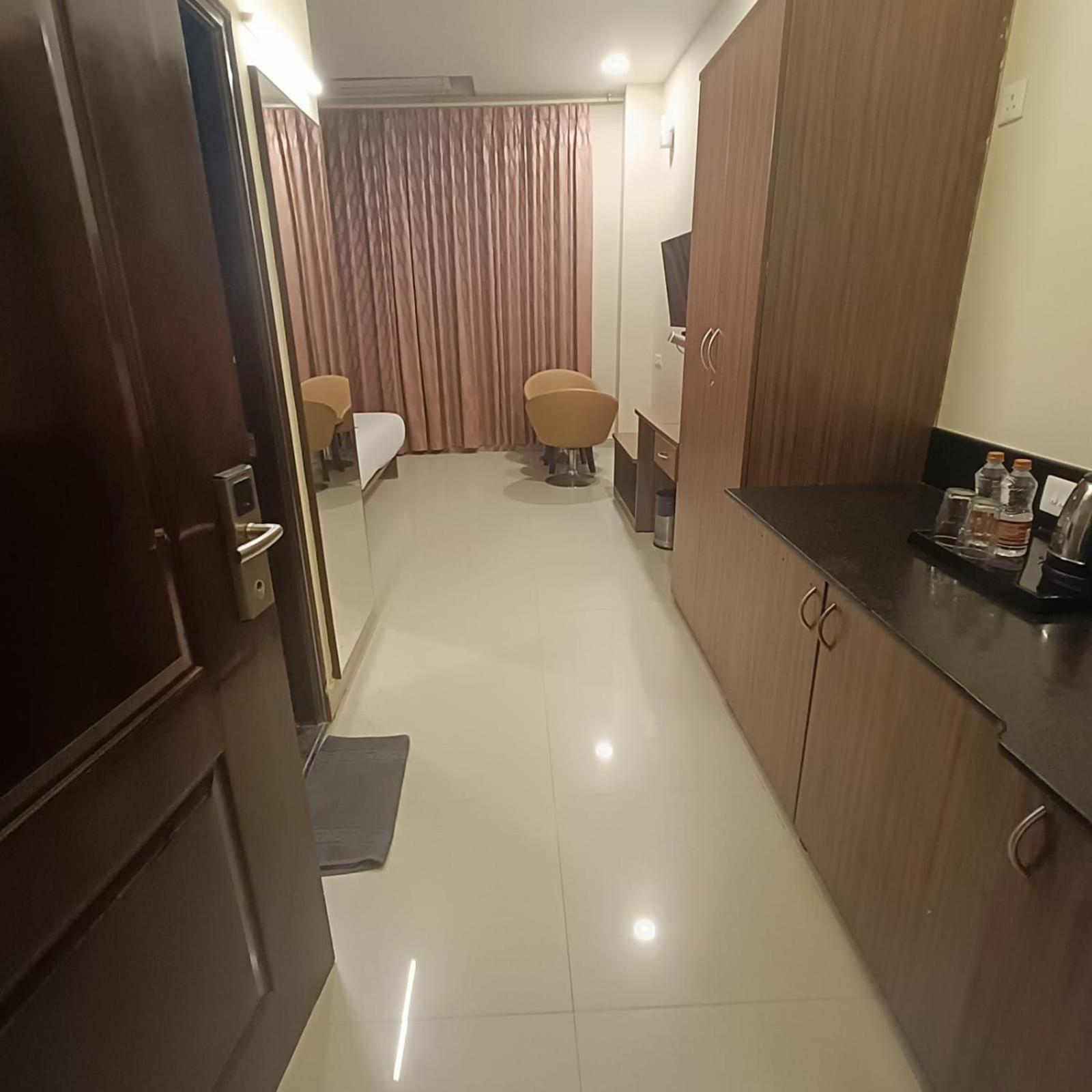 Astra Hotels & Suites Whitefield Near To Nallurahalli Metro Station And Ktpo Bangalore Esterno foto
