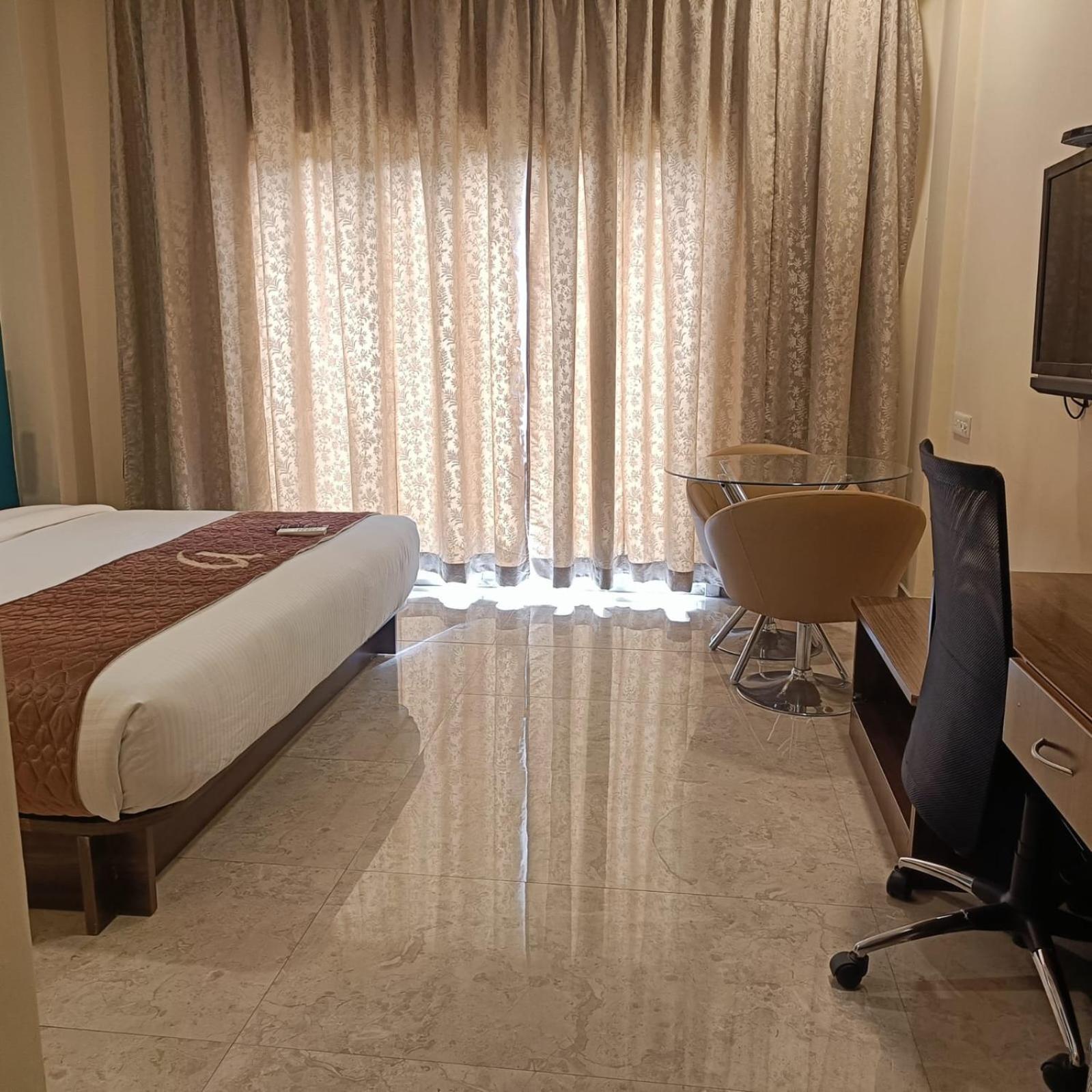 Astra Hotels & Suites Whitefield Near To Nallurahalli Metro Station And Ktpo Bangalore Esterno foto